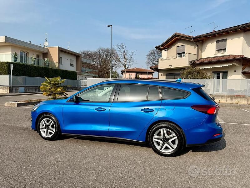 Usata Ford Focus 125 CV (91 kW) 2022 Blu Station wagon