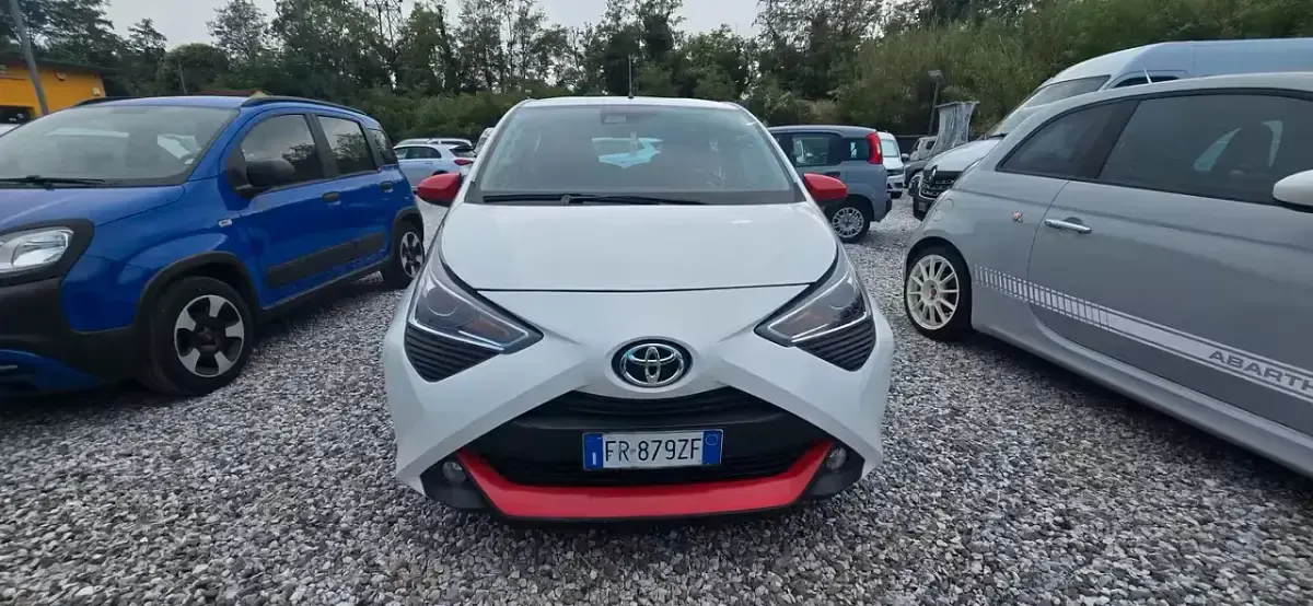 Usata Toyota Aygo Cool 69 CV (50 kW) 2018 Bianco Utilitaria