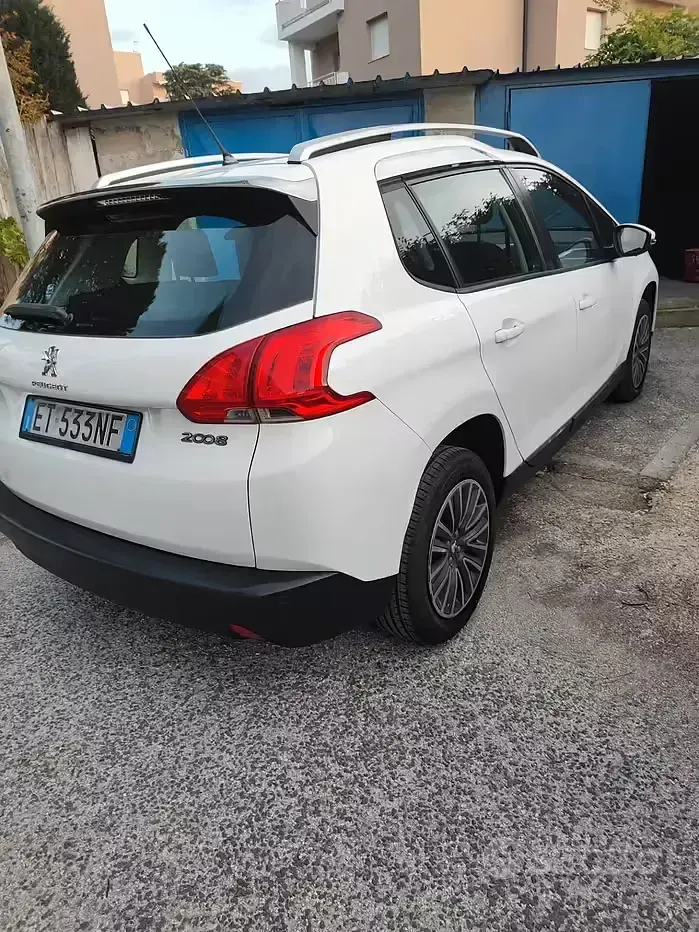 Usata Peugeot 2008 Active 68 CV (50 kW) 2014 Bianco SUV