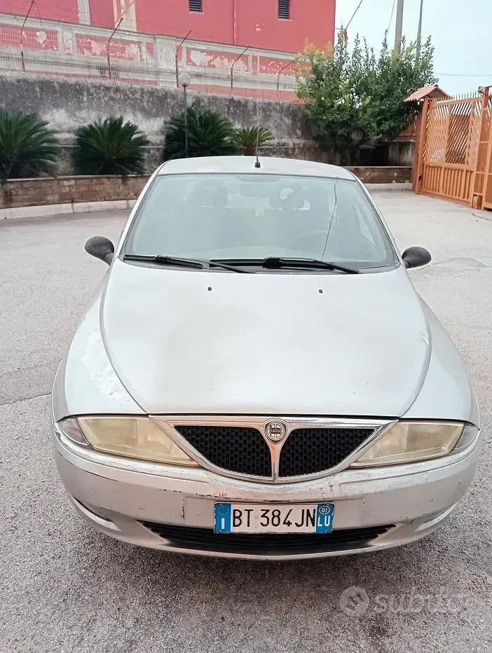 Usata Lancia Ypsilon 60 CV (44 kW) 2001 Grigio Utilitaria