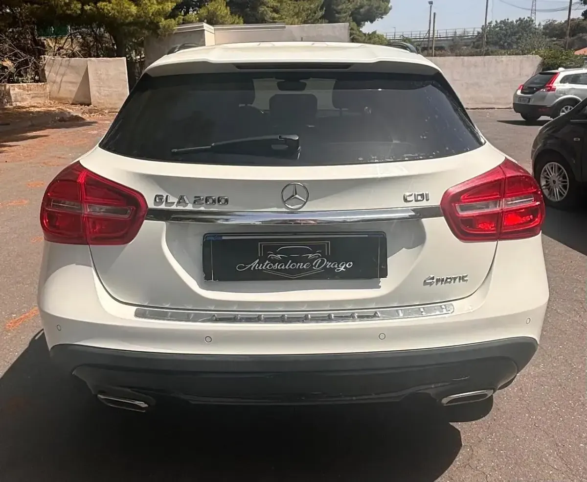 Usata Mercedes GLA200 Premium 135 CV (99 kW) 2015 Bianco SUV