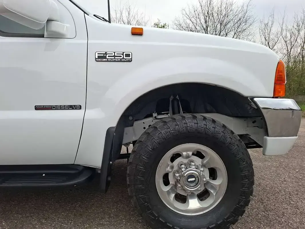Usata Ford V8 230 CV (169 kW) 1999 Bianco SUV