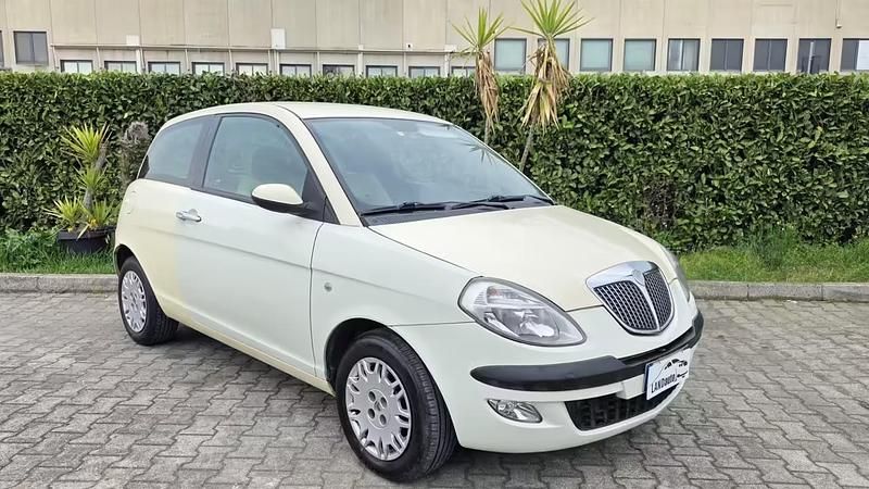 Usata Lancia Ypsilon 69 CV (50 kW) 2006 Bianco Utilitaria