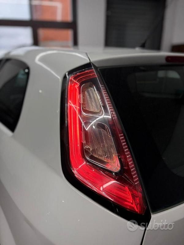 Usata Fiat Punto Evo 75 CV (55 kW) 2012 Bianco Utilitaria