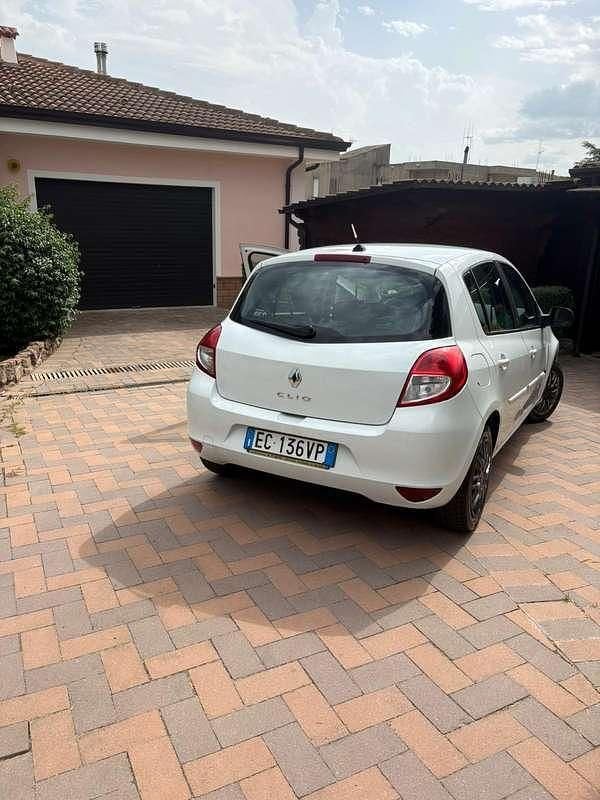 Usata Renault Clio III 68 CV (50 kW) 2010 Berlina