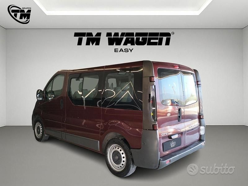 Usata Opel Vivaro 101 CV (74 kW) 2004 Marrone Monovolume