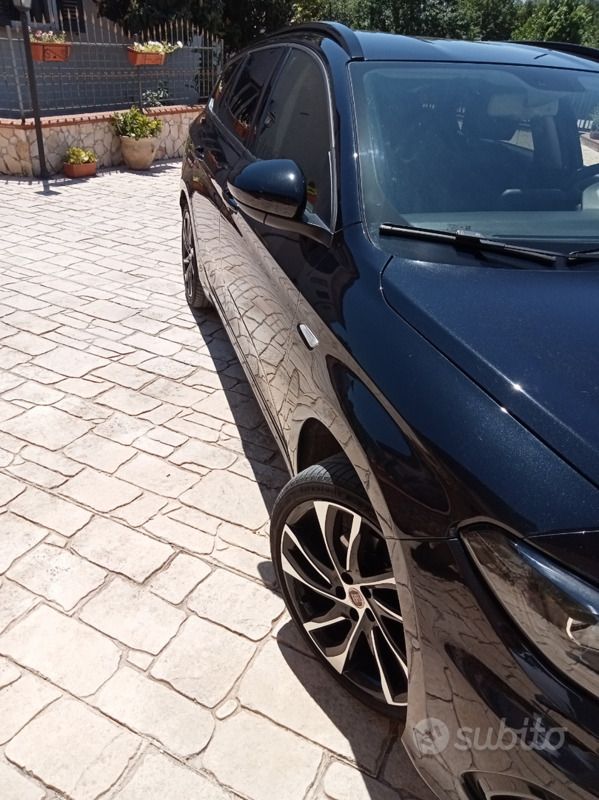 Usata Fiat Tipo 120 CV (88 kW) 2019 Nero Station wagon