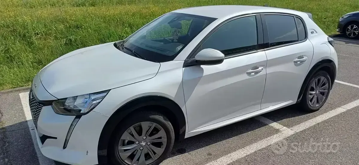 Usata Peugeot e-208 56 kW (77 CV) 2020 Bianco Utilitaria