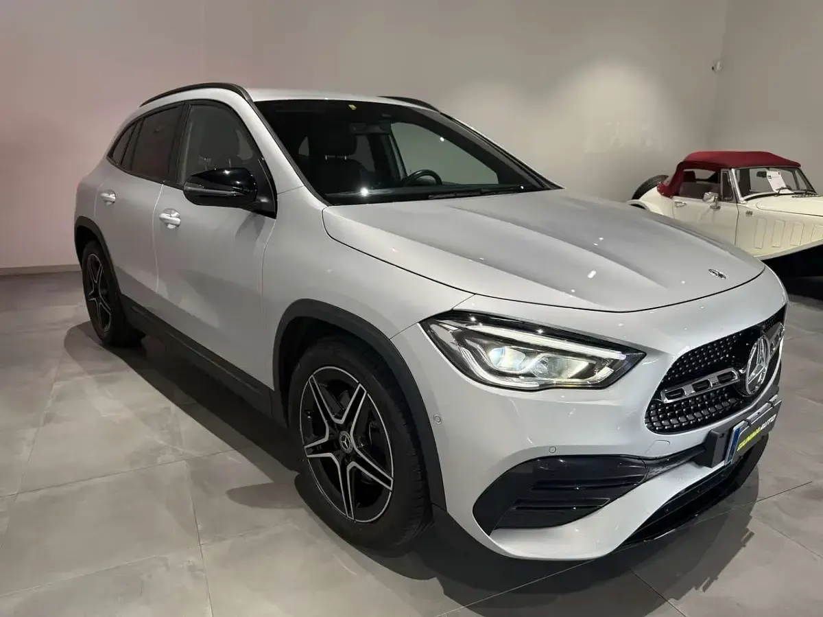 Usata Mercedes GLA180 Premium 136 CV (100 kW) 2021 Argento SUV