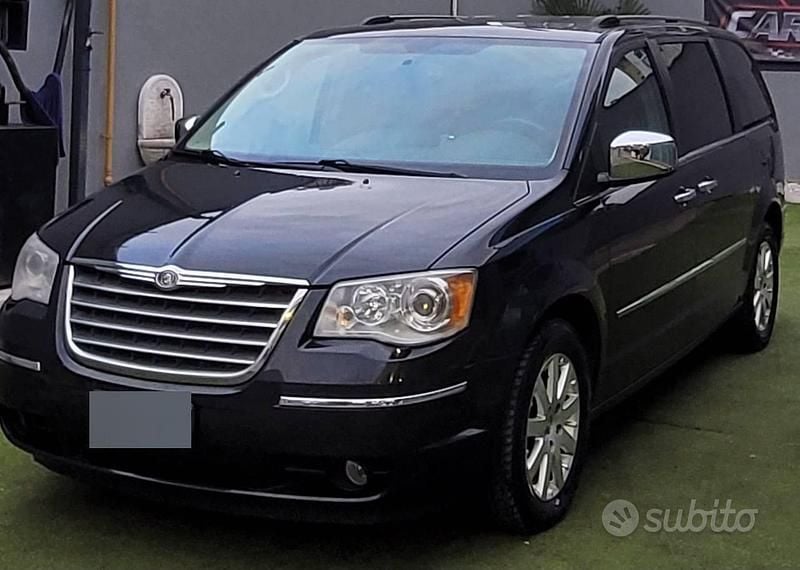 Usata Chrysler Grand Voyager Limited 163 CV (119 kW) 2011 Nero Monovolume
