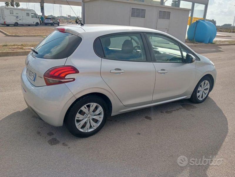 Usata Peugeot 208 92 CV (67 kW) 2016 Utilitaria