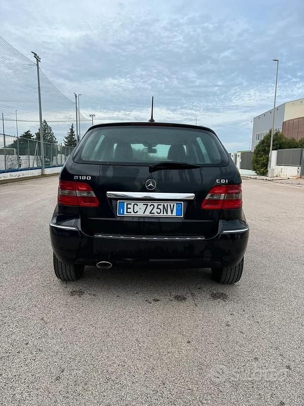 Usata Mercedes B180 109 CV (80 kW) 2008 Nero Monovolume