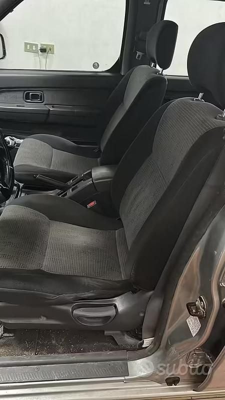 Gebraucht Nissan Navara 133 PS (97 kW) 2002 Grau Pickup