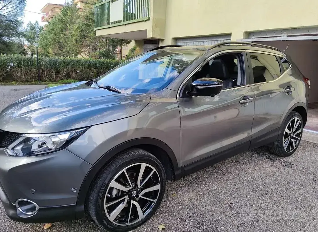 Usata Nissan Qashqai Tekna+ 131 CV (96 kW) 2014 Grigio SUV