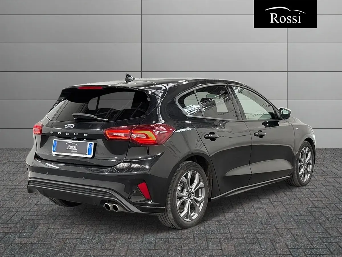 Usata Ford Focus ST-Line 116 CV (85 kW) 2022 Nero metallizzato Berlina