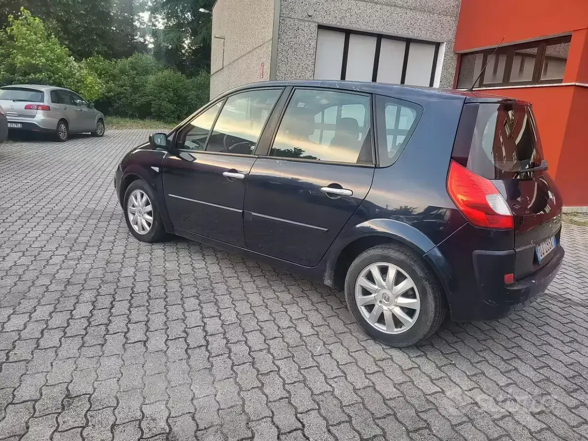 Usata Renault Scénic II 106 CV (77 kW) 2007 Blu Monovolume