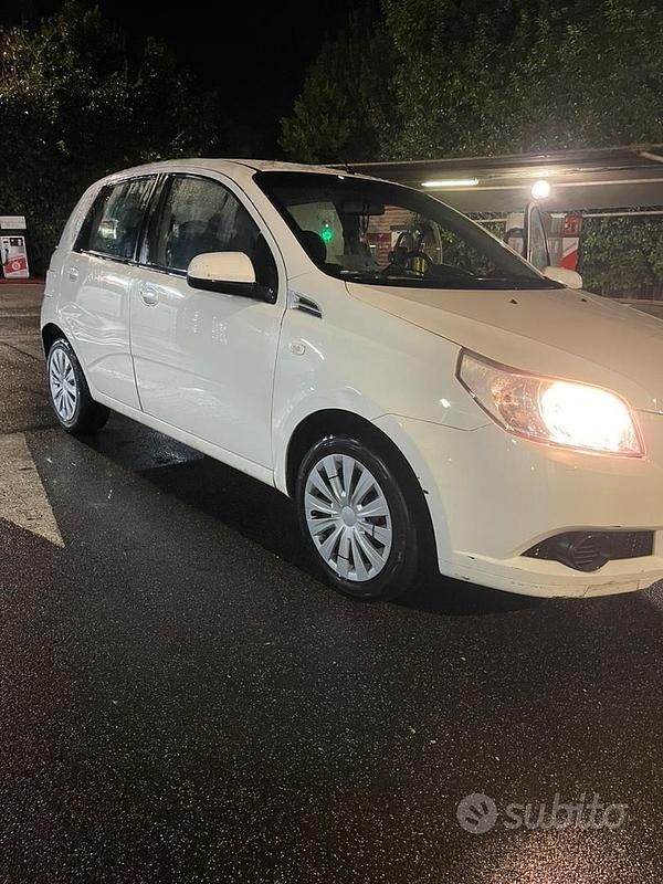 Usata Chevrolet Aveo 84 CV (61 kW) 2010 Bianco Berlina