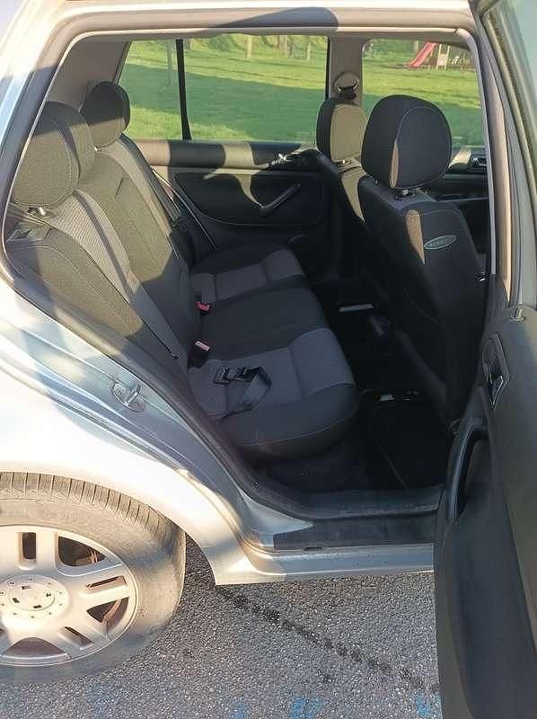 Usata VW Golf IV Highline 105 CV (77 kW) 2002 Argento Station wagon