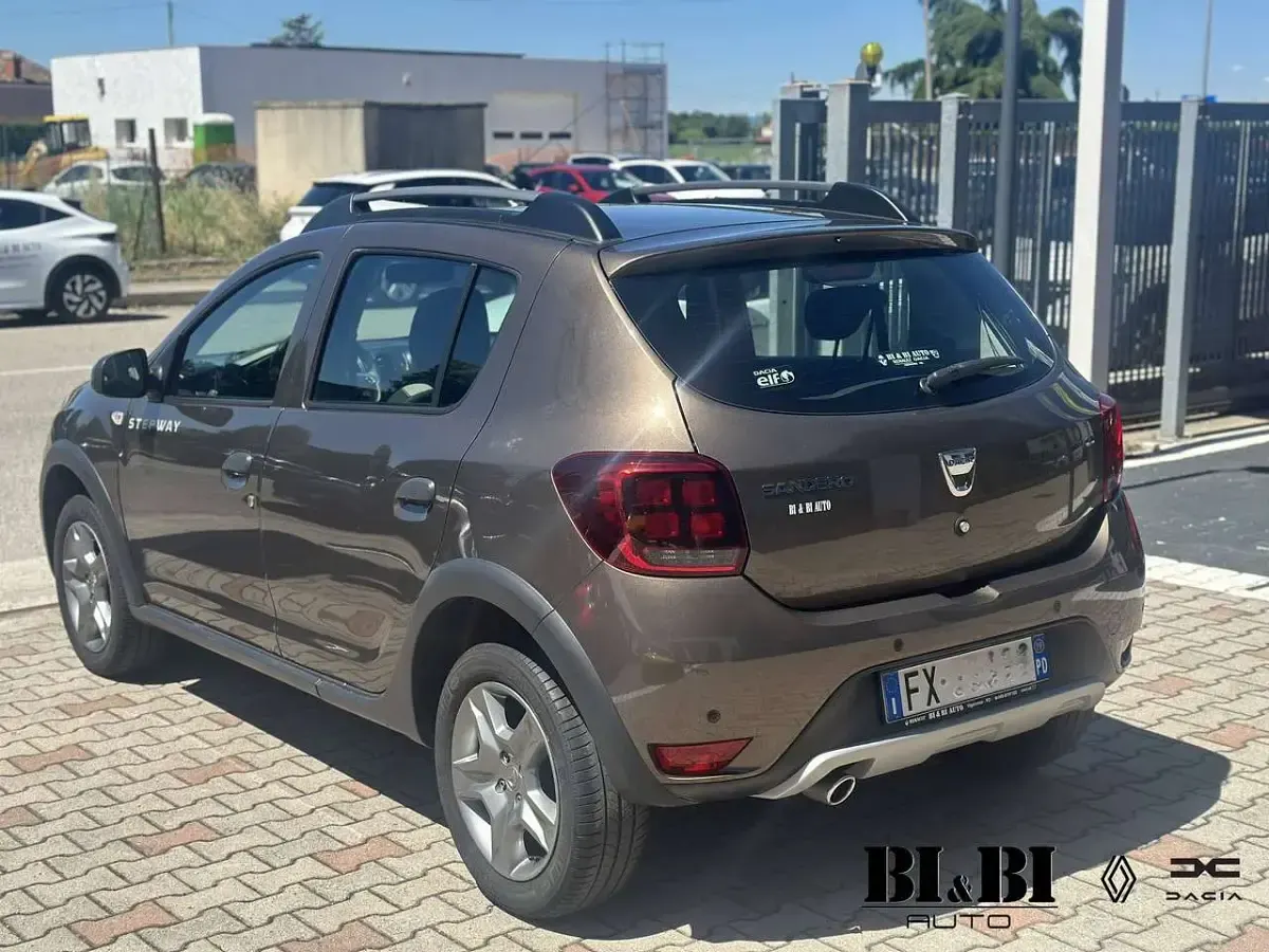Usata Dacia Sandero Comfort 90 CV (66 kW) 2019 Marrone Berlina