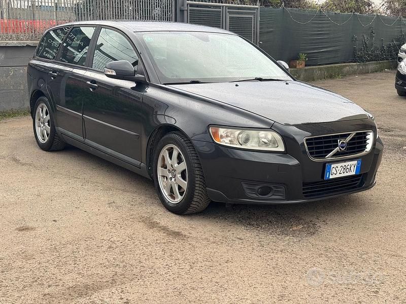 Usata Volvo V50 Momentum 114 CV (83 kW) 2010 Nero Station wagon