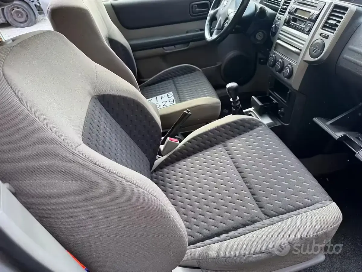 Usata Nissan X-Trail 136 CV (100 kW) 2004 Grigio SUV