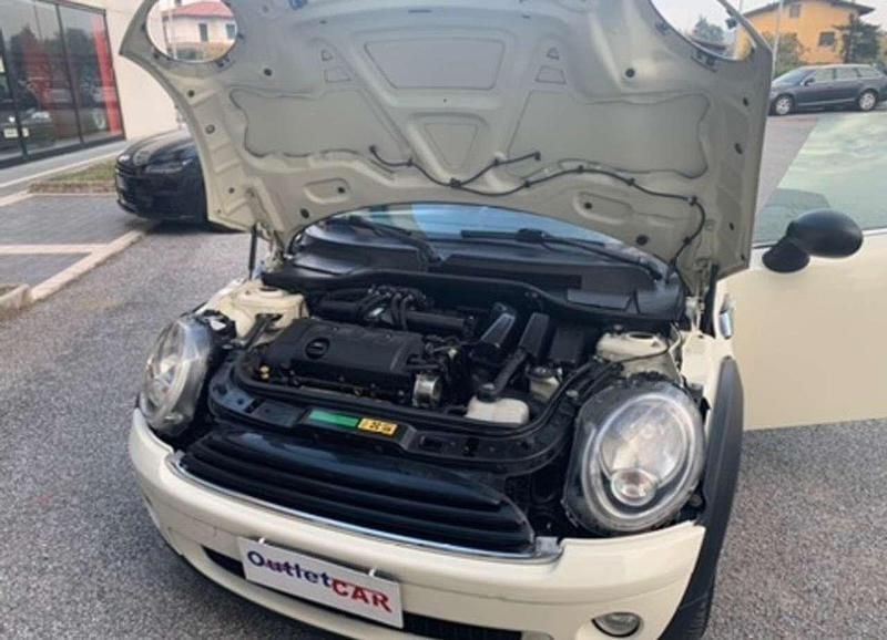 Usata Mini Cooper 75 CV (55 kW) 2009 Panna pastello Utilitaria