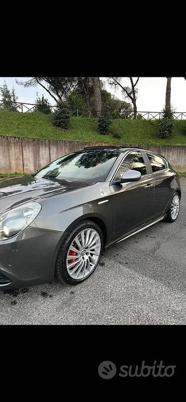 Grigio Usata 2016 Alfa Romeo Giulietta Quadrifoglio Tre volumi | 18.350 € - Immagine 1/4