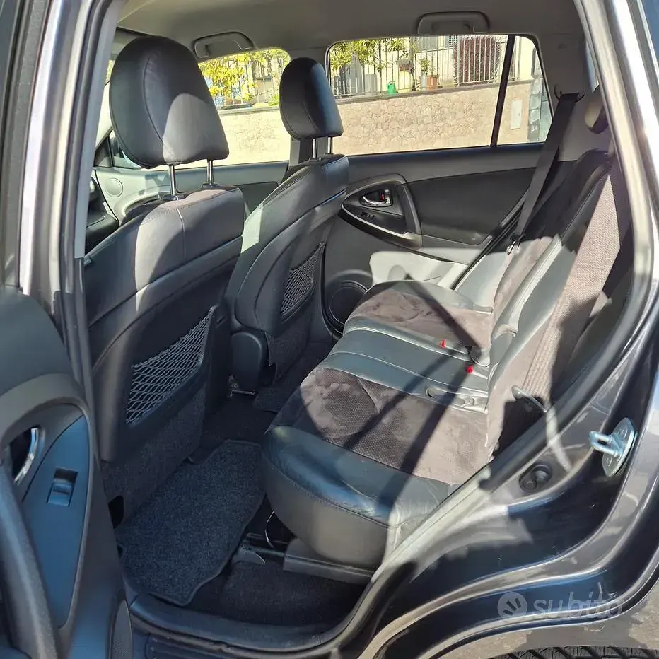 Usata Toyota RAV4 150 CV (110 kW) 2011 SUV