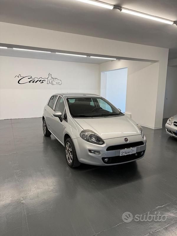 Grigio Usata 2017 Fiat Punto Street Tre volumi | 5500 € (Ottimo prezzo) - Immagine 1/4