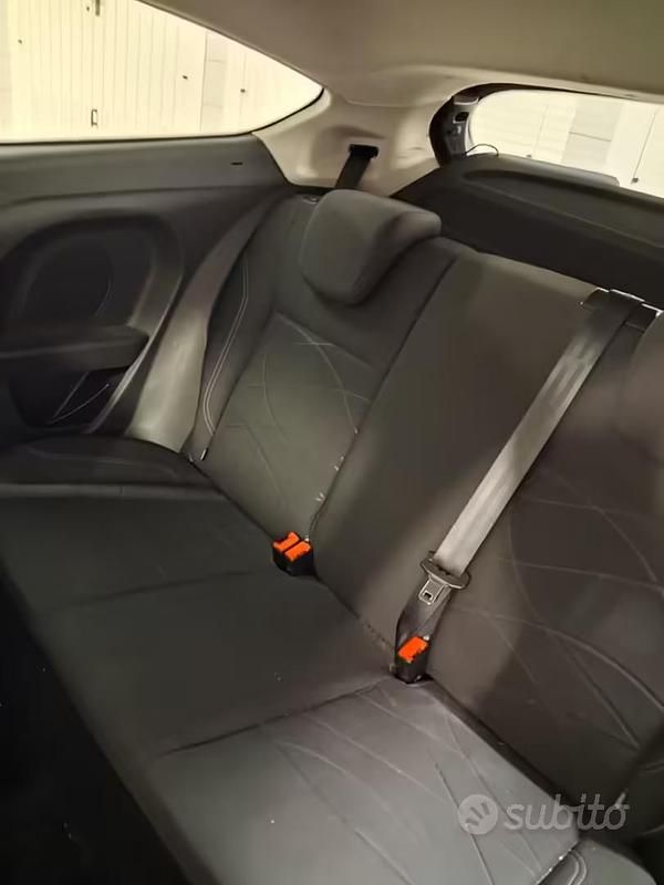 Usata Ford Fiesta 100 CV (73 kW) 2016 Blu Berlina