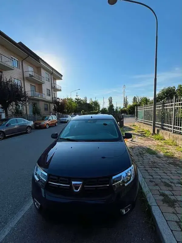 Usata Dacia Sandero Essentiel 90 CV (66 kW) 2019 Berlina