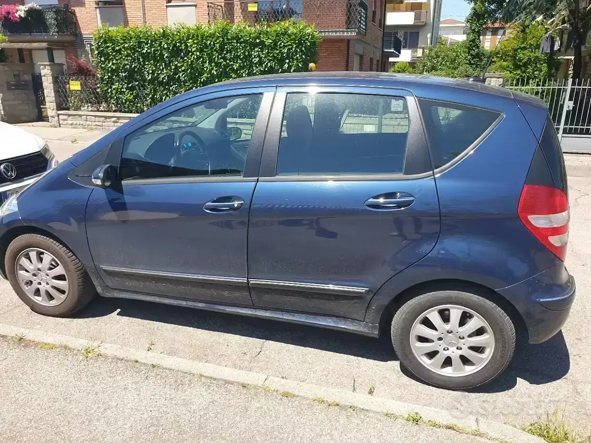 Usata Mercedes A180 Elegance 109 CV (80 kW) 2007 Blu Berlina