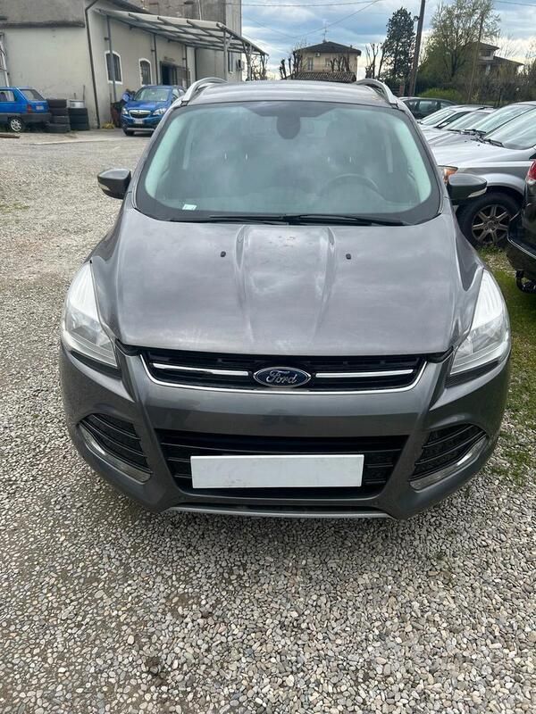 Usata Ford Kuga 163 CV (119 kW) 2012 Argento SUV