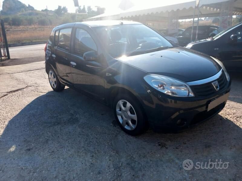 Usata Dacia Sandero 75 CV (55 kW) 2009 Grigio Utilitaria