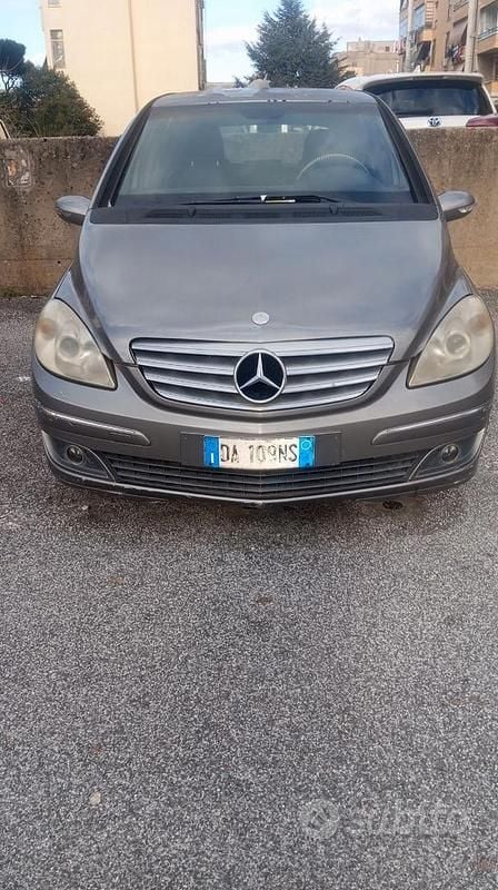 Begagnad Mercedes B200 140 HK (102 kW) 2006 Minibuss