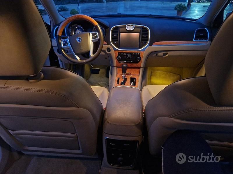 Usata Lancia Thema 190 CV (139 kW) 2013 Blu Berlina