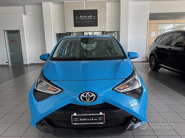 Usata Toyota Aygo X-play 72 CV (52 kW) 2019 Blu azzurro Utilitaria