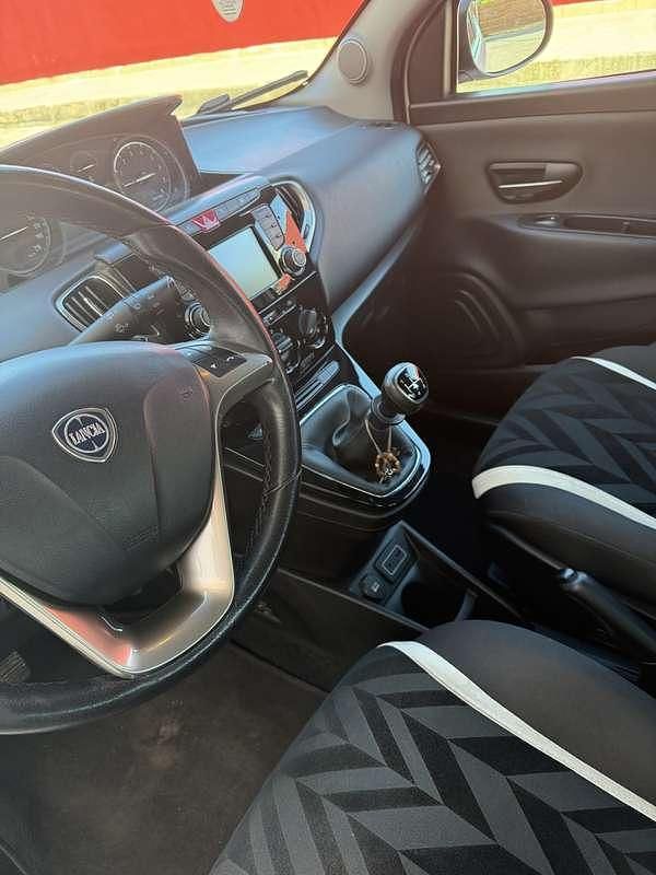 Usata Lancia Ypsilon 86 CV (63 kW) 2018 Utilitaria