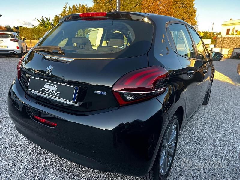 Nero Usata 2016 Peugeot 208 Allure Due volumi | 6990 € (Ottimo prezzo) - Immagine 1/4