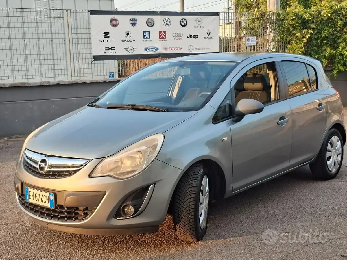 Usata Opel Corsa Sport 75 CV (55 kW) 2012 Marrone Utilitaria