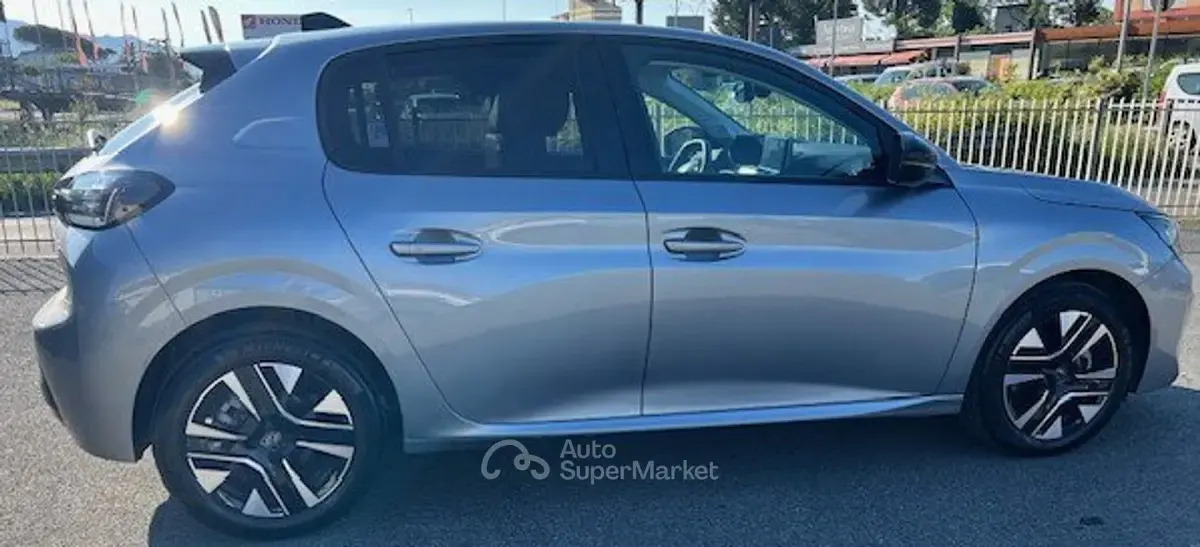 Usata Peugeot 208 Allure 102 CV (75 kW) 2025 Gray Utilitaria