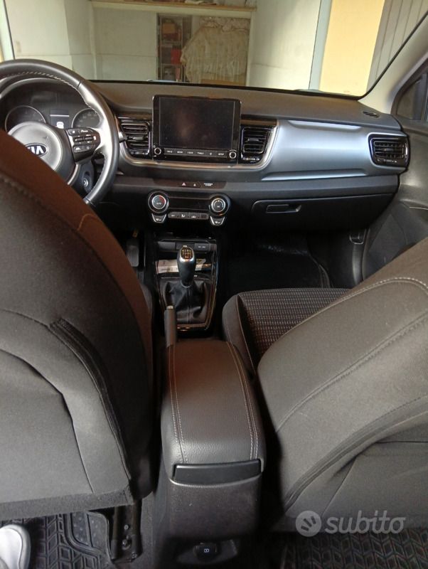 Usata Kia Stonic 100 CV (73 kW) 2021 Grigio SUV