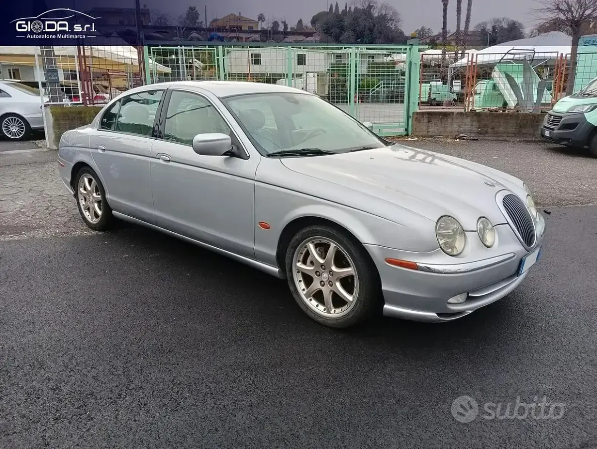 Usata Jaguar S-Type S 238 CV (175 kW) 2001 Grigio Berlina