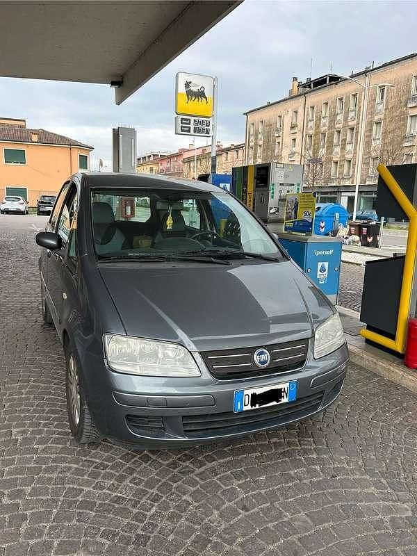 Usata Fiat Idea 90 CV (66 kW) 2007 Grigio Monovolume