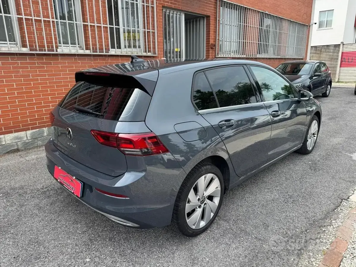 Usata VW Golf VIII Style 116 CV (85 kW) 2022 Grigio Berlina
