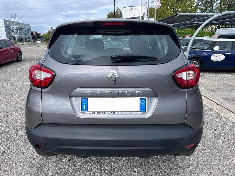 Usata Renault Captur Zen 90 CV (66 kW) 2017 Grigio(met.) SUV
