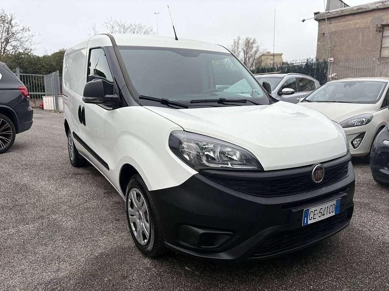Usata Fiat Doblò Lounge 95 CV (69 kW) 2021 Bianco Monovolume