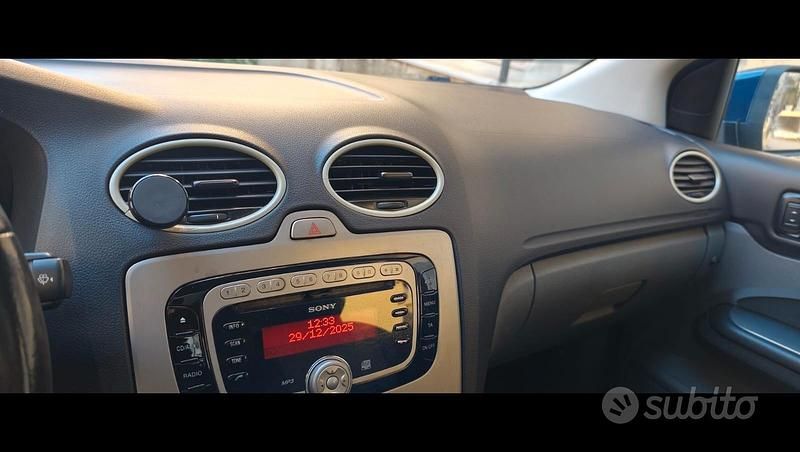 Usata Ford Focus 90 CV (66 kW) 2010 Blu Berlina