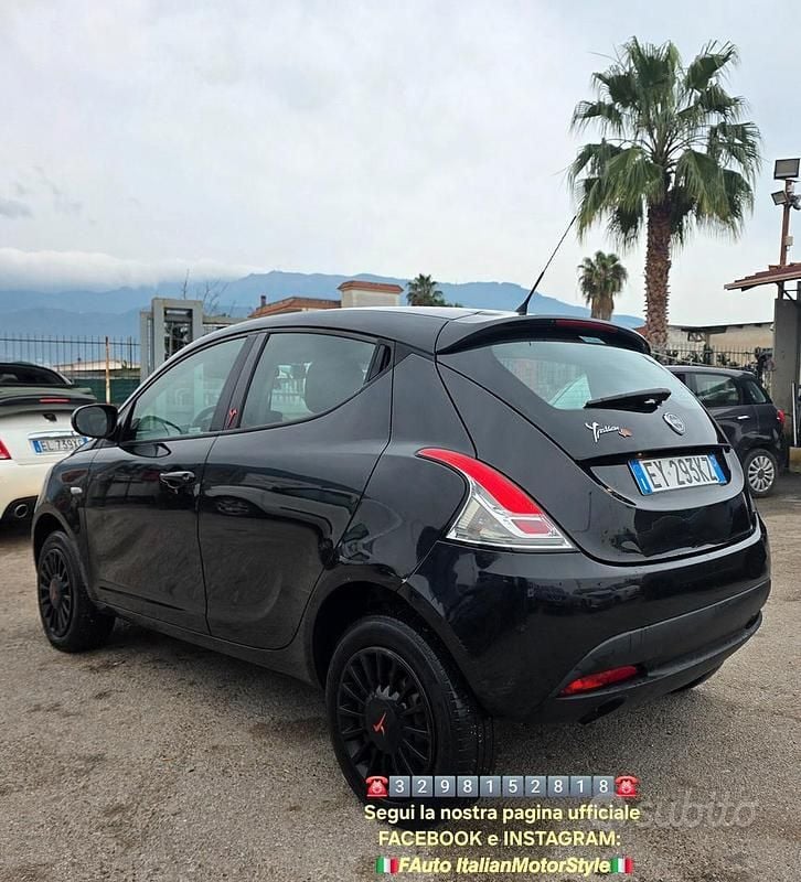 Nero Usata 2015 Lancia Ypsilon Due volumi | 4790 € (Buon prezzo) - Immagine 1/4