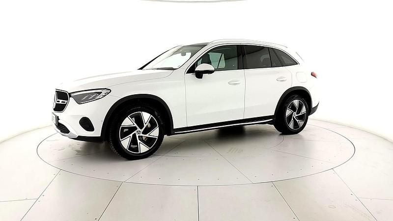 Usata Mercedes GLC300 Advanced Plus 197 CV (144 kW) 2024 Bianco diamante designo SUV